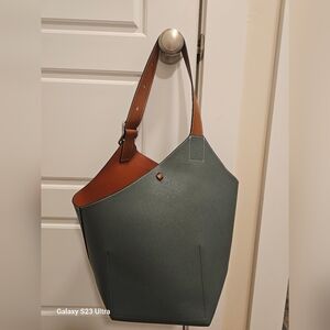 MDBM Maison de Beaute Marseilles Cholet Bucket Leather Tote Two-Tone